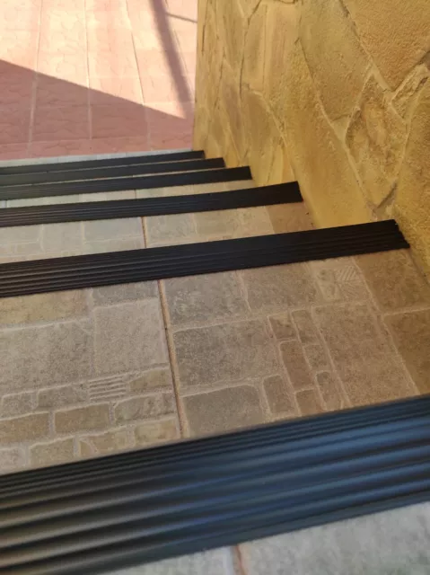 Anti slip tape on the steps rubber 50x20 mm, length 1 meter, 5 pieces, black