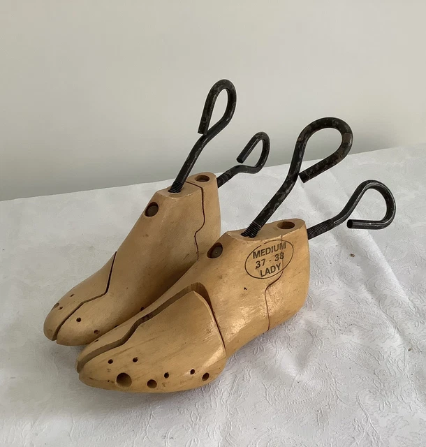 ancienne paire embauchoirs,forme de chaussures en bois taille 37/38 M