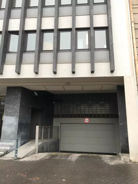 Emplacement de parking sécurisé à Neuilly sur Seine 2
