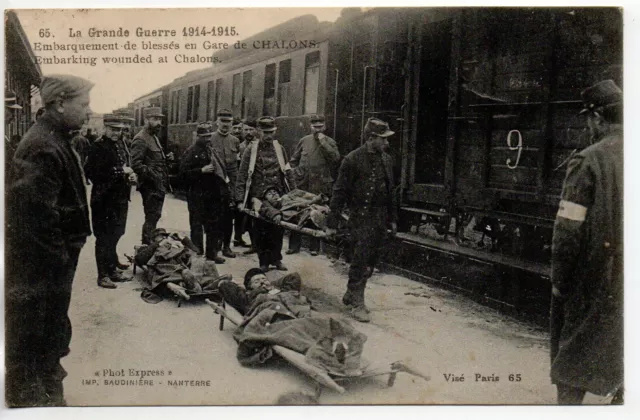 CHALONS SUR MARNE - Marne - CPA 51 - Militaires - Gare Blessés embarqués train