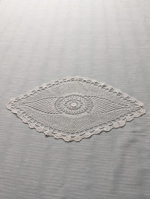 Linge de table brodé 2 napperons et 1 chemin de table dentelle crème
