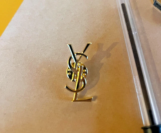 Pin's YSL Vintage En Métal Argenté - Authentique, Occasion, Bijou De Marque