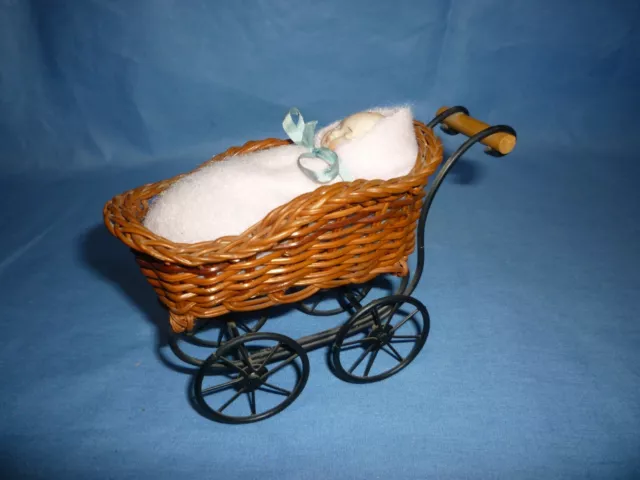 Vintage Miniature Wicker Baby Doll Carriage Buggy Stroller W Baby  (613)