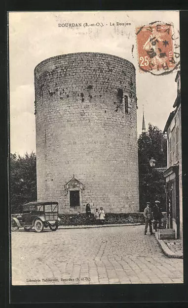 CPA Dourdan, Le Donjon, Auto 1928