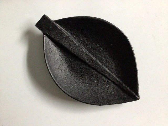 Vintage Retro Mid Century Modern Cast Iron Tobacco Leaf Dish Spoon Rest