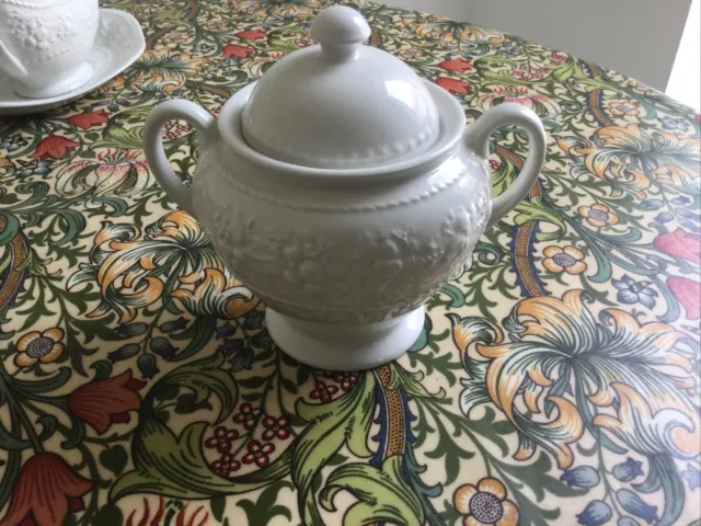 Vintage 1996 Wedgwood Home Festivity Fruit Vine Embossed Cream Lidded Sugar Bowl