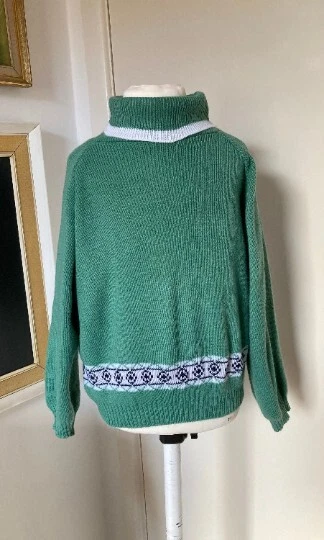 NEW BNWoT Vintage 1970s Green Scandinavian Style Jumper Vintage Size 24" Sweater