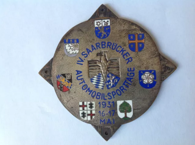 Plaque badge radiateur insigne de voiture "IV SAARBRUCKER  AUTOMOBIL-SPORTTAGE" 