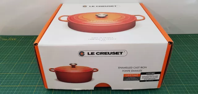 Le Creuset Signature Bamboo Cast Iron 27cm Oval Casserole grün