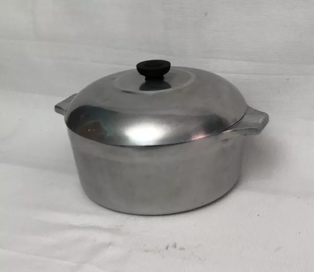 Vintage WAGNER WARE MAGNALITE ROASTER/DUTCH OVEN: Round, Model 4248P, USA