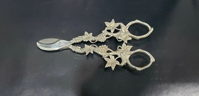 https://www.picclickimg.com/MeUAAOSwHlxgxTo2/Antique-830-Silver-Grape-Shears-Scissors-734-Gram.webp