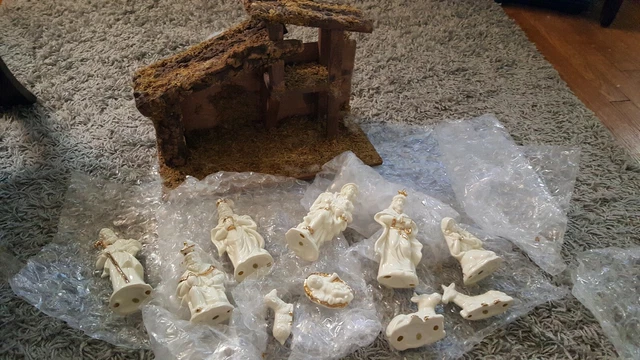 Porcelain Bisque 11 Piece Nativity Set w/ Creche White w/Gold Trim Beautiful