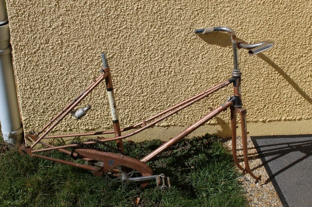 ANCIEN CADRE VÉLO Ville Peugeot Helium Avec Fourche Et Pédalier EUR 7,00 - FR