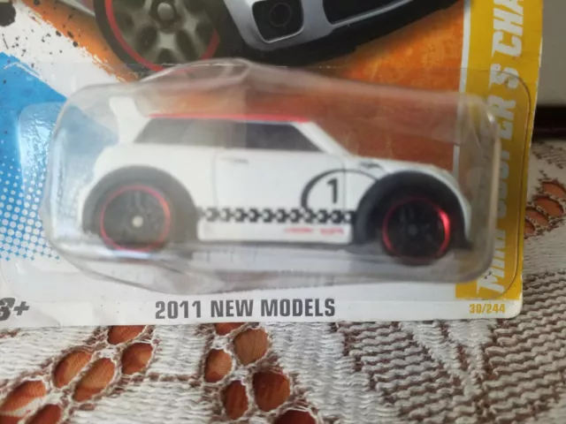 2011 HOT WHEELS MINI Cooper S CHALLENGE #30 blue - white stripes