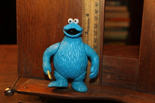SESAME STREET READERS Digest Cookie Monster Figure PVC 3 5 14 99 