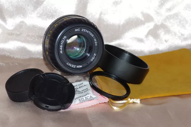 Objectif M42 50mm f2 ZENITAR avec bouchons, filtre, pare-soleil et housse, RARE!