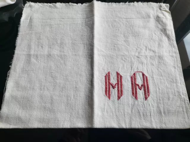 Monogramme ancien HA drap rouge teinte passée 6 cm sur 8,5 cm B7