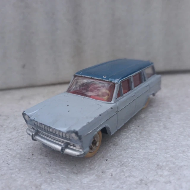 CORGI TOYS : VINTAGE FIAT 1800 MODEL MADE BY CORGI. NUMBER 217 (R
