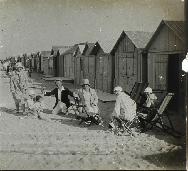 FRANCE Family on Vacation Riva Bella Beach 1929 Original Photo Stereo Plate