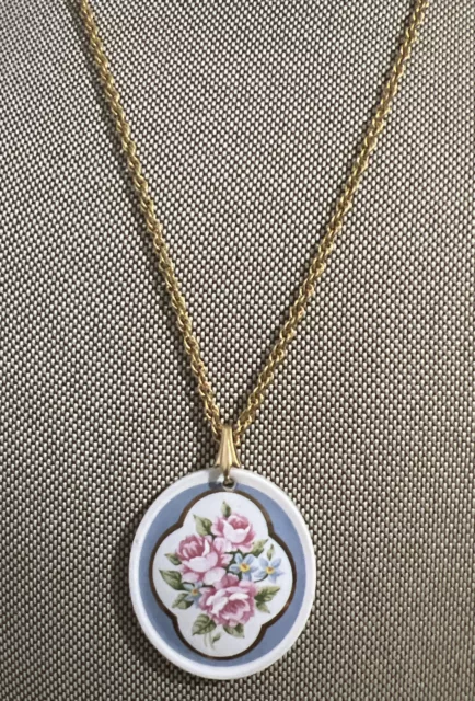 Vintage AVON Porcelain Oval Hand Painted Pendant Gold Tone Rope Chain Necklace