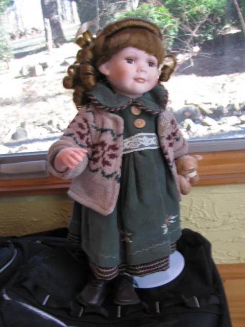 Vintage "HERITAGE SIGNATURE COLLECTION" Porcelain Doll 'Jennifer' W/BOX+COA