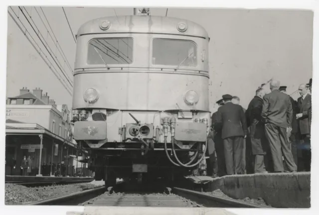 France, Brunoy, SNCF inauguration train de banlieue Rame Z, photo vintage