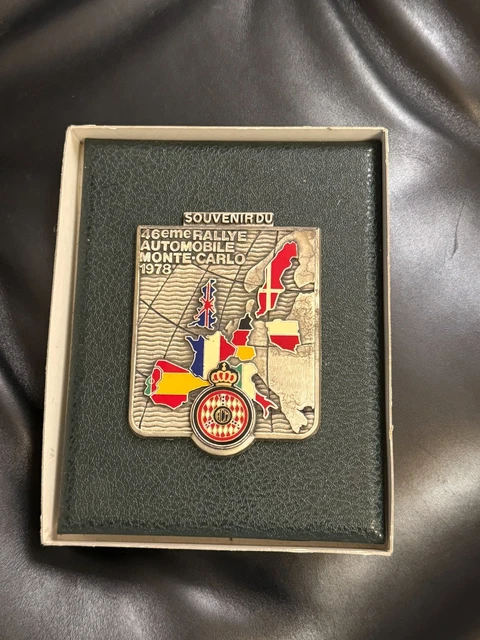 1980 MONACO BADGE PLAQUE CALLANDRE EMAILLE 48e RALLYE AUTOMOBILE DE MONTE CARLO EQUIPIER