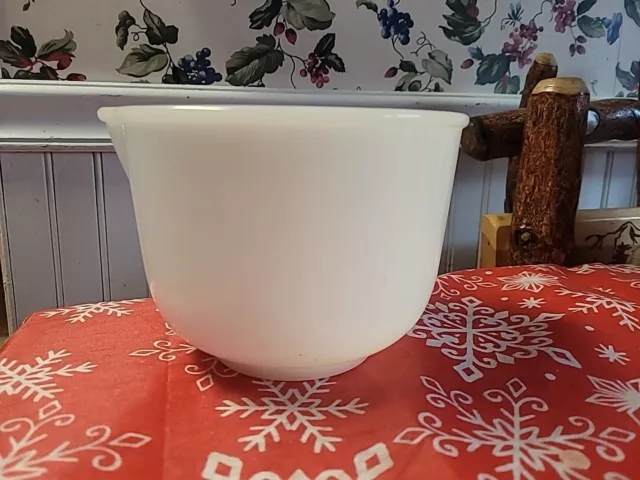 Vintage Glasbake White Milk Glass Sunbeam #20CJ Mixing Bowl With Spout