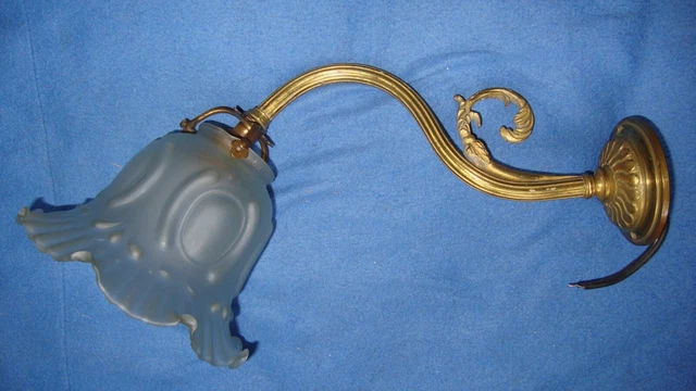 Ancienne Applique en Bronze Style Louis XVI avec Tulipe Verre