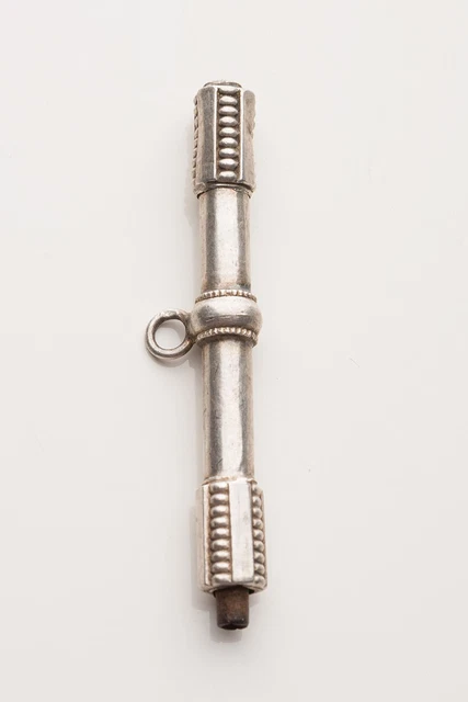 Clé De Montre Orchard En Laiton Et Fer – Longueur 4 Cm, Poids 2,2 Gr, Occasion Bon état