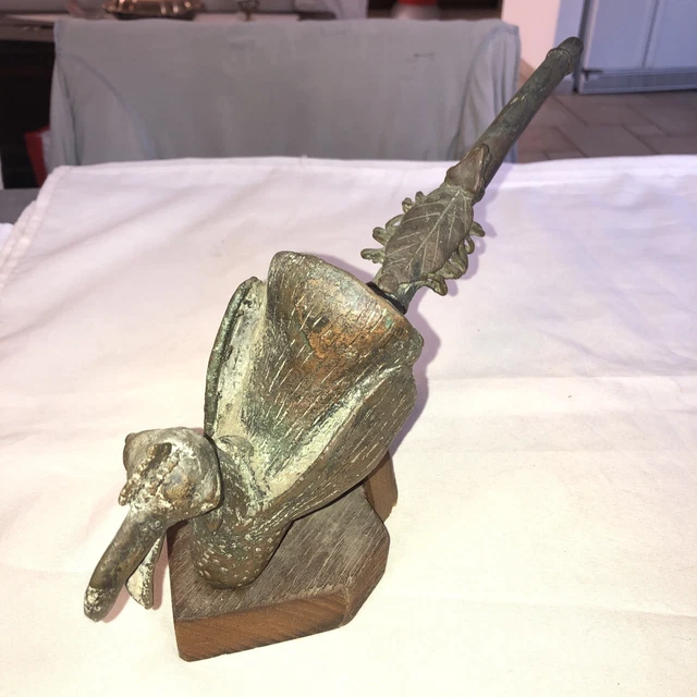 Pipa D’epoca In Bronzo Con Motivi Faunistici