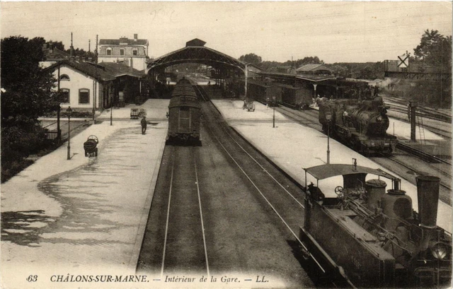 CPA AK CHALONS-sur-MARNE - Interior of the station (364860)