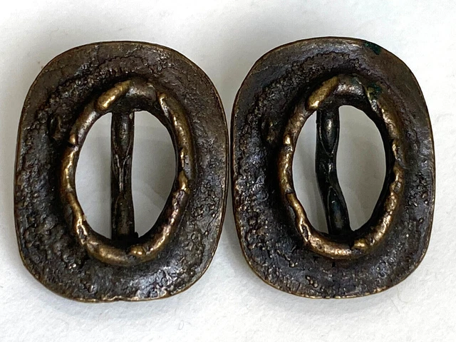 Lot de 2 minuscules boucles de ceinture 17 x 21 mm années 70 - Métal doré patiné