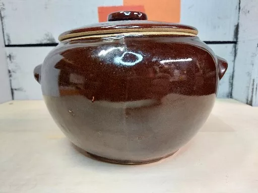 Vintage USA Pottery Cookie Jar /Bean Pot Brown with Lid