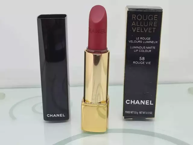 Ruj de buze cremos cu finisaj mat de lunga durata Chanel Rouge