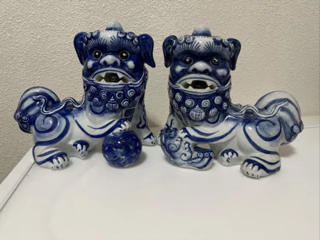 Vintage Mid Century 1960s Foo Dogs Pair Blue & White Staffordshire