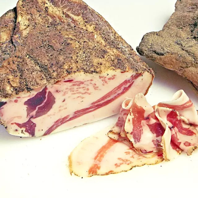 JOUE de PORC CINTA SENESE AFFINÉ PRODUIT TYPIQUE ITALIENE ITALIE GUANCIALE JOUES