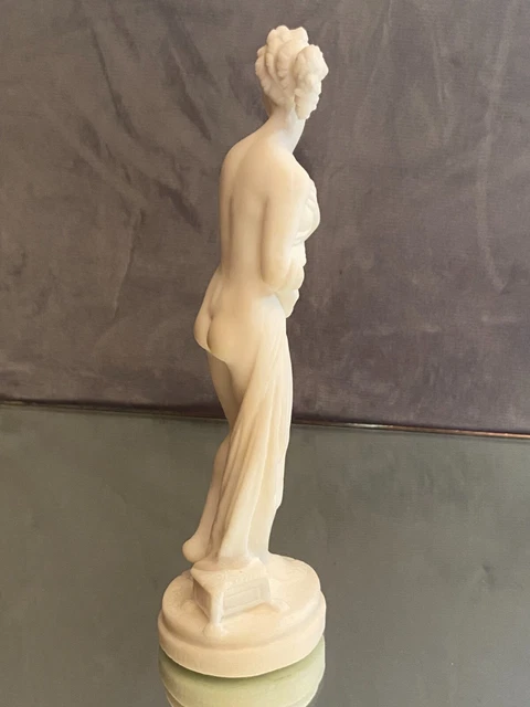 Sculpture en albâtre à la femme à l'Antique signée A. Santini 7