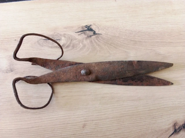 Ancienne Paire De Ciseaux  Fer Forge Grave  374 B
