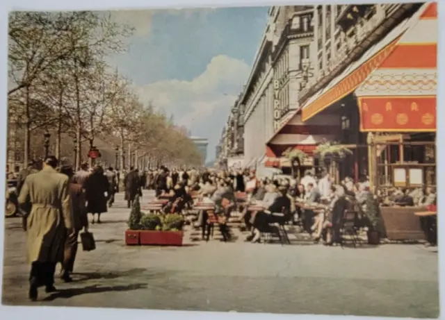 L'Avenue des Champs-Elyses, Paris France Postcard Unposted