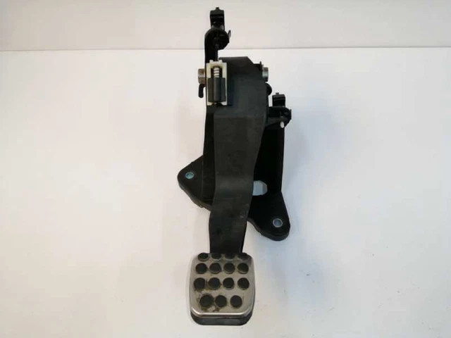 A2462900419 pédale embrayage  POUR MERCEDES CLASE B (W246) / /