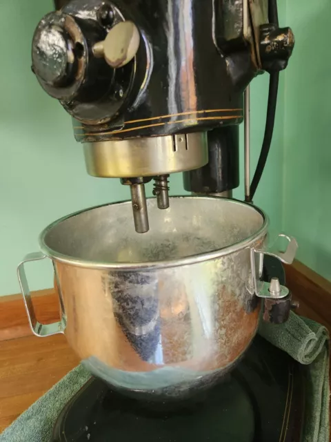 https://www.picclickimg.com/MhkAAOSwHcVlL~qL/Vintage-KitchenAid-Hobart-5-Qt-Tin-Steel-Bowl.webp