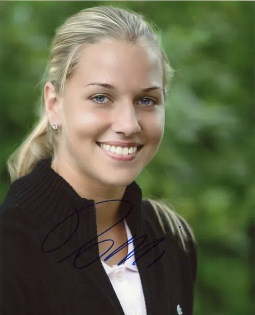 AUTOGRAPHE SUR PHOTO 20 x 25 de Dominika CIBULKOVA (signed in person)