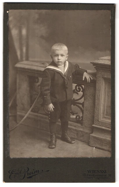 Fotografie Emil Preim, Wien, Stryekgasse 12, Portrait kleiner Junge im Matrosen