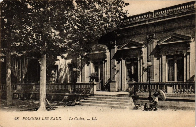 CPA POUGUES-les-EAUX - Le Casino (293081)