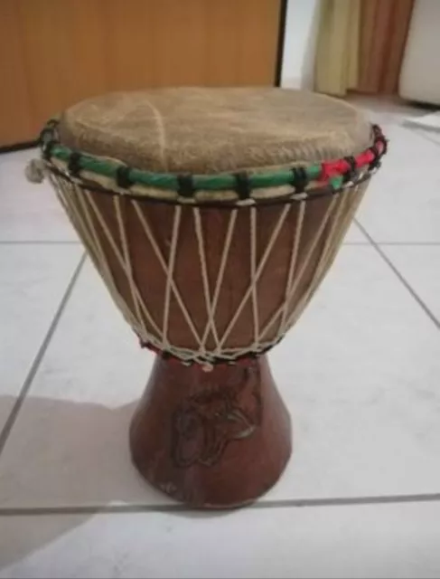 Bongo africano originale in ottime condizioni. Altezza 20 cm