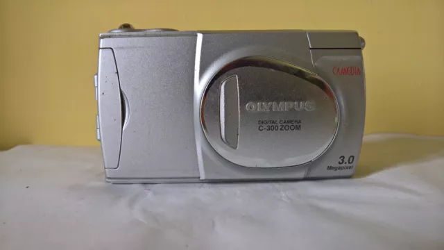 OLYMPUS Digital Camera C-300 pour collectionneur ou pièces