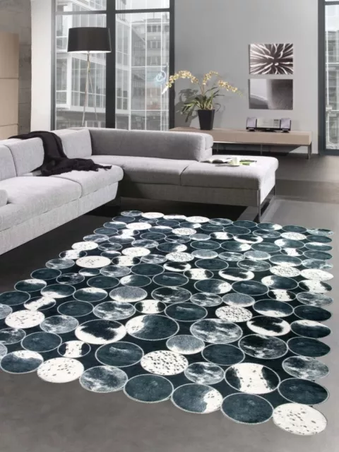 Patchwork de tapis en peau de vache noir gris blanc