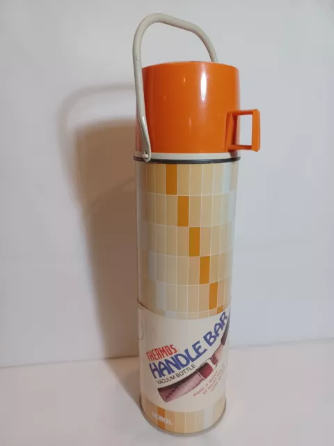 Vintage 1978 King Seeley Thermos. Orange with handle. Holds 1 quart