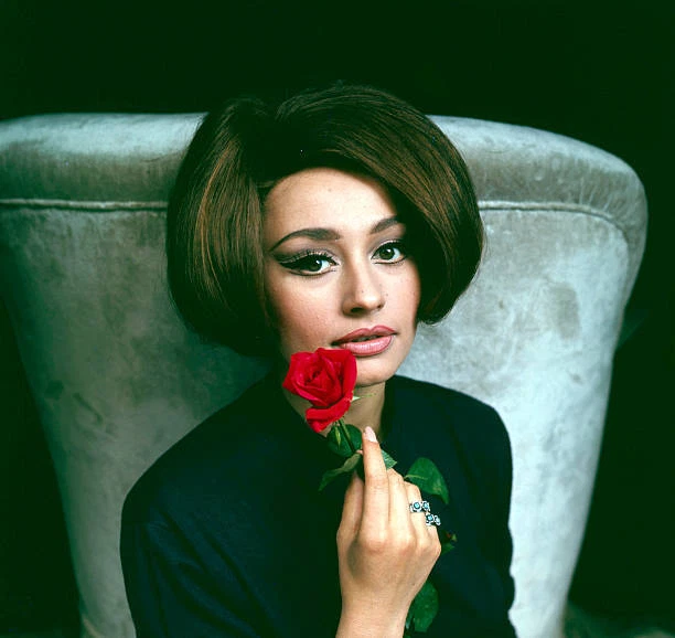Italian Tv Presenter Actress Singer & Showgirl Raffaella Carr OLD PHOTO 3